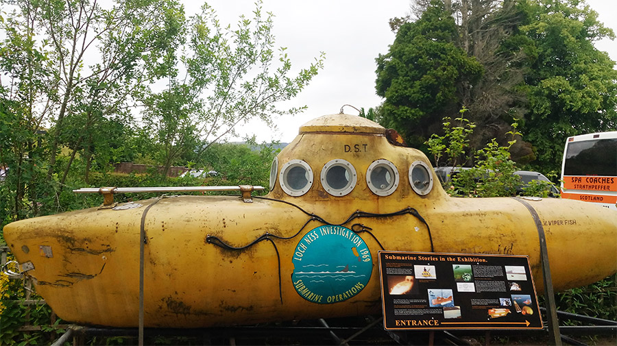Un vieux sous-marin à l'entrée du Loch Ness Center and Exhibition