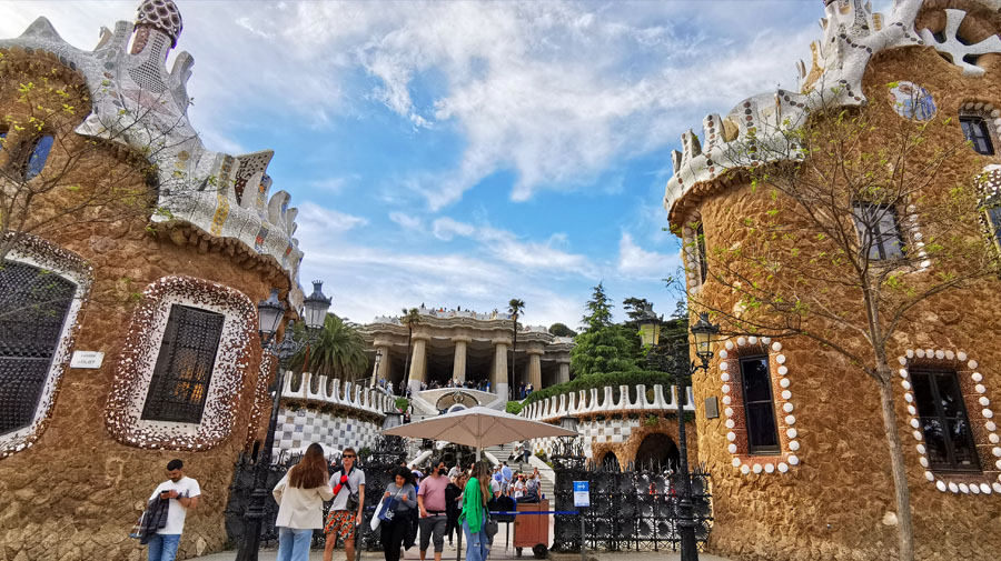 L'entrée du Parc Guell, magnigique parc à Barcelone conçu par Guell et Gaudi