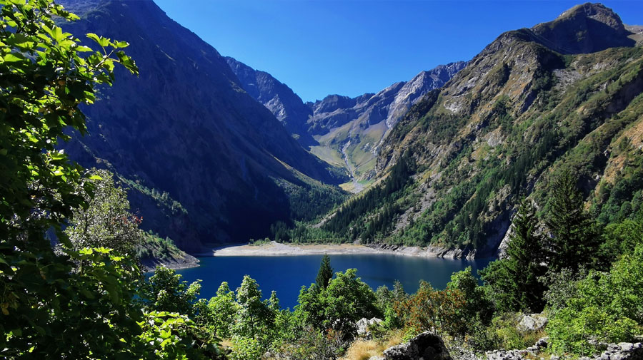 La magnifique lac de Lauvitel dans le parc national des écrins