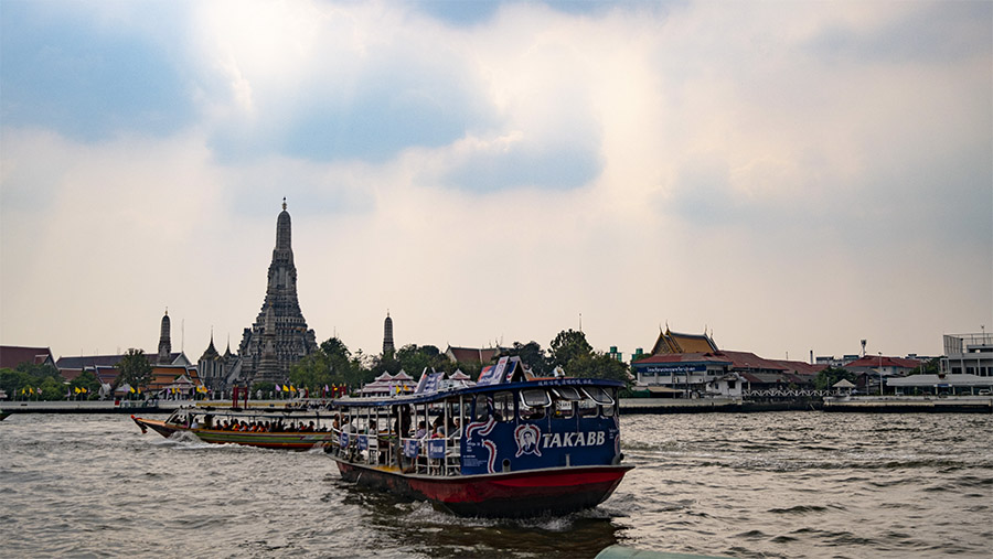 Tah Tian ferry pour rejoindre le temple Wat Arun a Bangkok