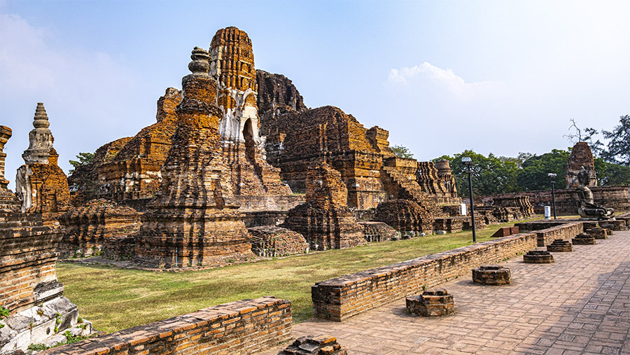 wat mahathat temple ruins