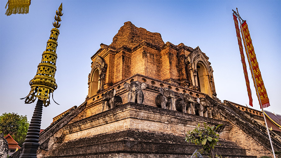 Wat Chedi Luang dans le centre historique de Chiang Mai